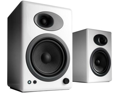 Audioengine A5+ Wireless Paar, Weiss Regallautsprecher, 60W, 3.5mm & Cinch In